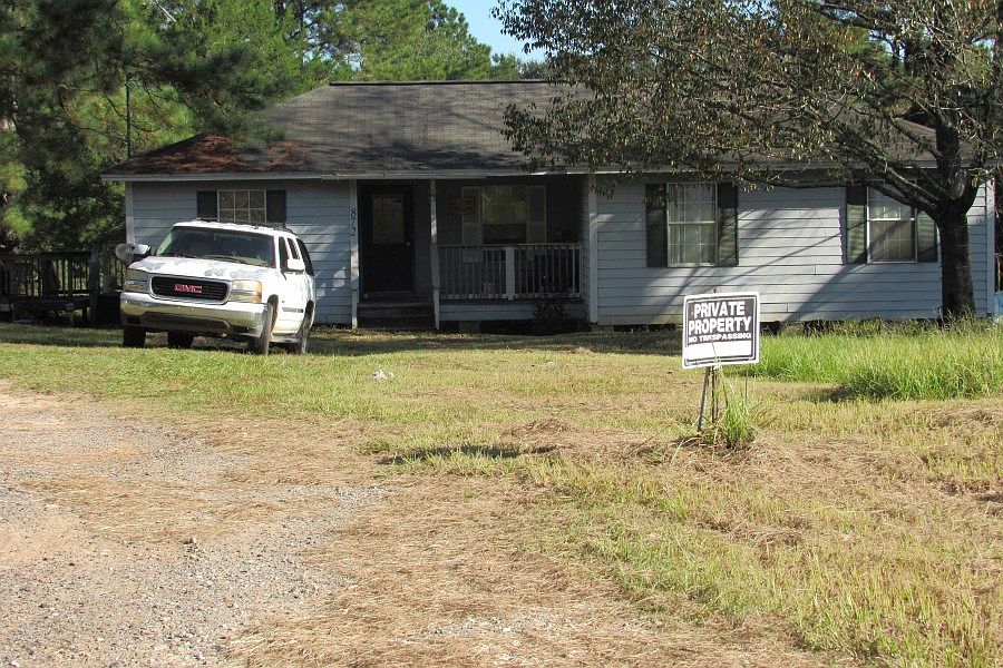 1st image of 872 Pelham Ave