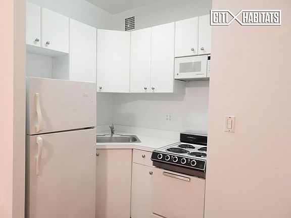 4th image of 117 W 58th St APT 2D