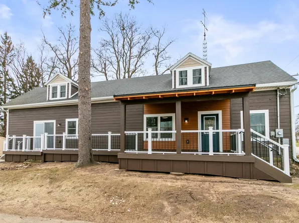 156 S Washington St, Wyocena, WI 53969