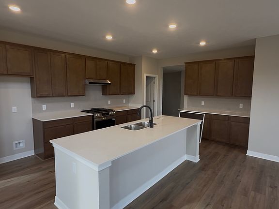 3rd image of 9799 Creekside Cir