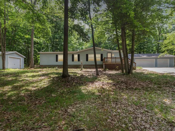 16638 Oak Ridge Dr, Leroy, MI 49655