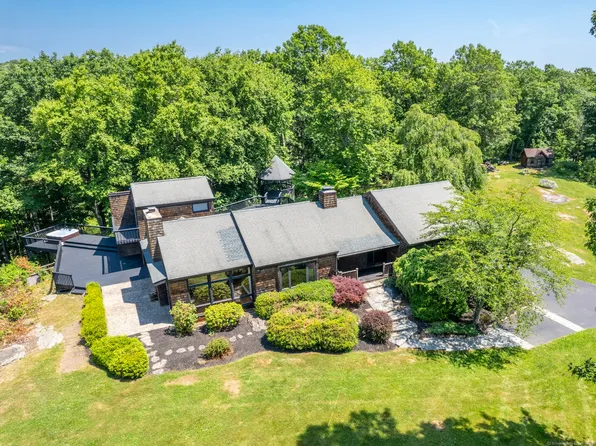 18 Walnut Lane, Weston, CT 06883