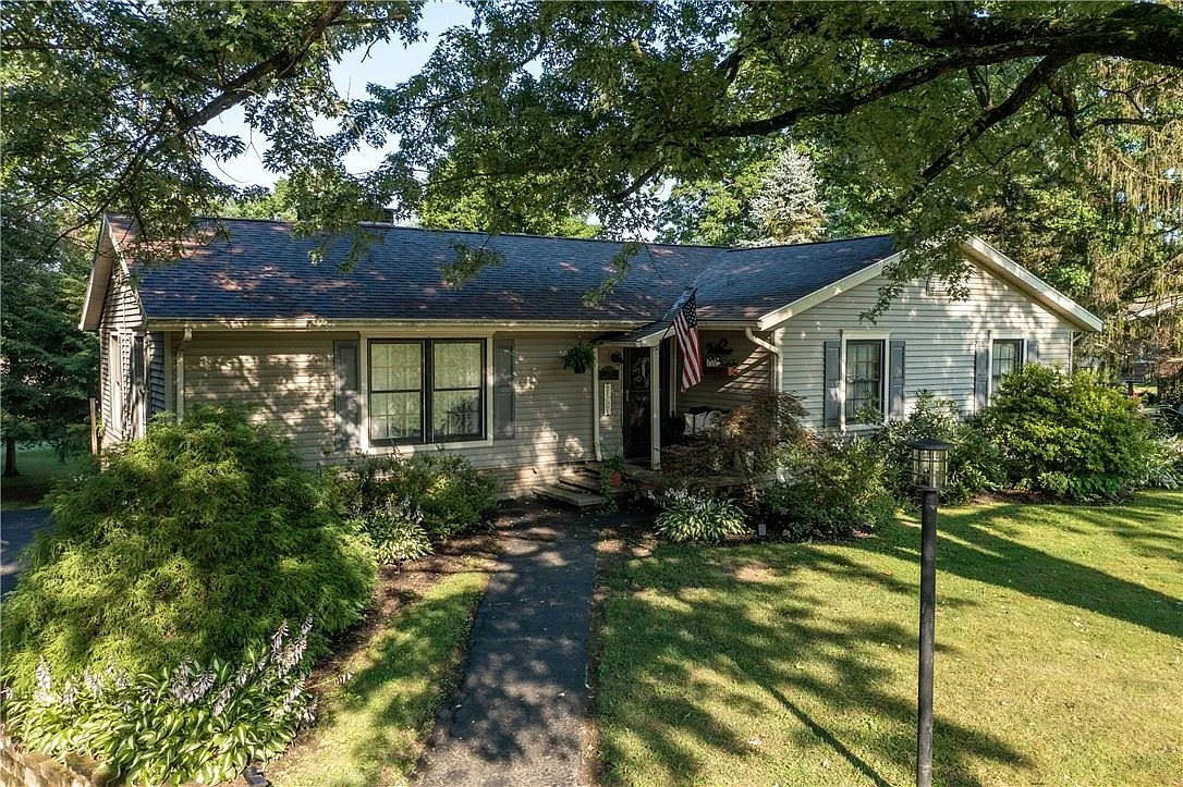 174 College Ave photo 1