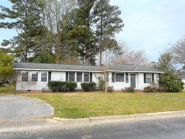 313 N Harrell Street, Wallace, NC 28466