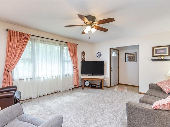2nd image of 3318 Jewel Dr