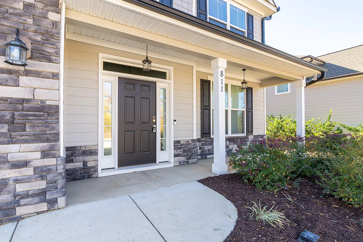 Building Photo - 811 Lillian Park Dr