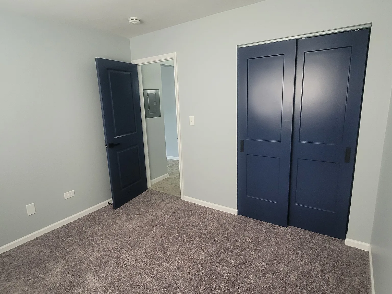 2142 Williamsburg Dr — Photo 1
