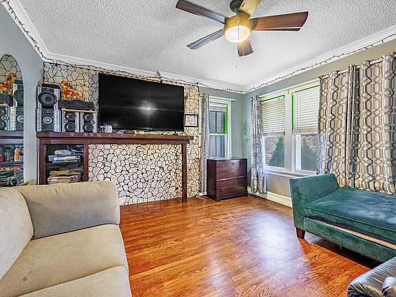 3rd image of 5632 S Christiana Ave