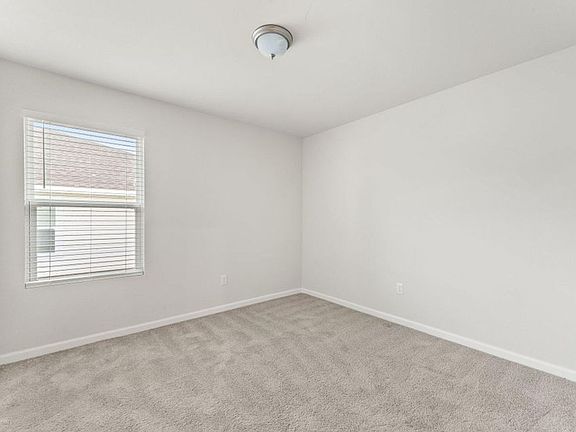 5th image of 434 Whispering Creek Ave