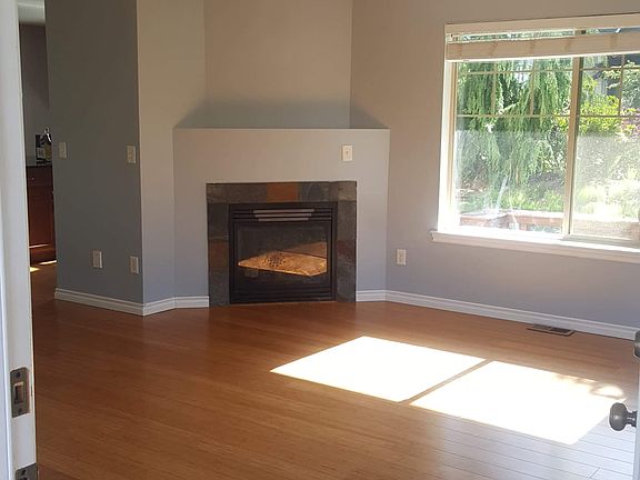 Livingroom with Fireplace