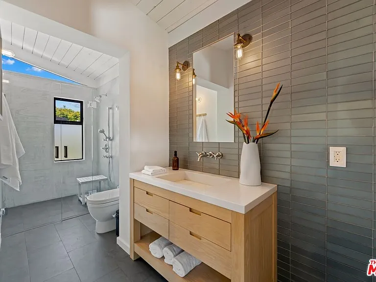23701 Harbor Vista Dr — Photo 28