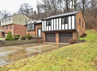 1434 Spreading Oak Dr, Pittsburgh, PA 15220