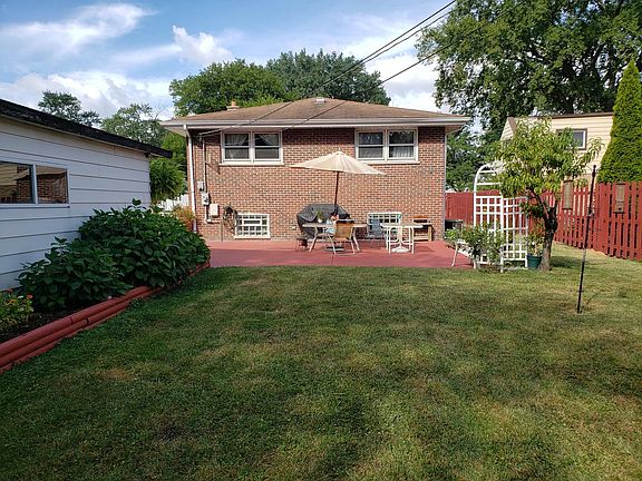 3rd image of 8047 Leclaire Ave