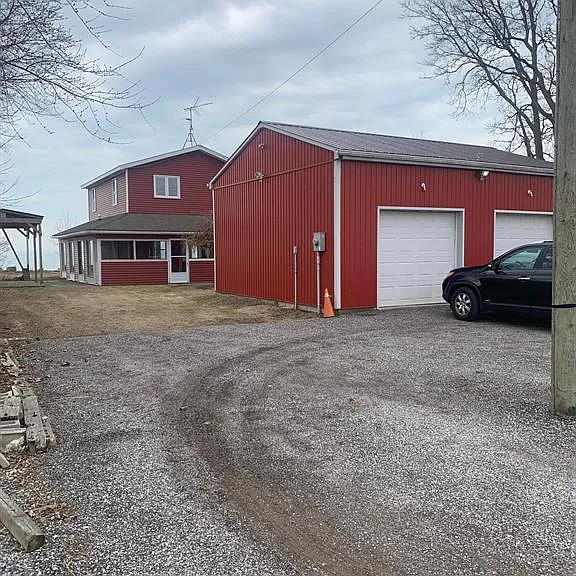 441 Lakeside Dr — Photo 1