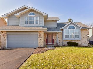 116 Forestview Ln, Aurora, IL 60502