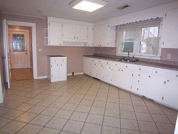 5th image of 3815 W Dixon Blvd