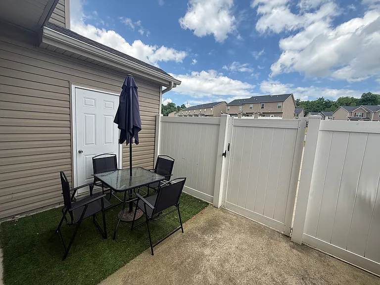 1567 Sprucedale Dr — Photo 28