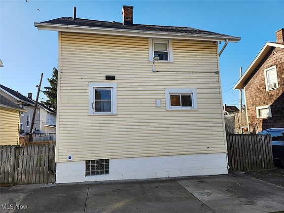 4th image of 1119 Cottage Pl NW