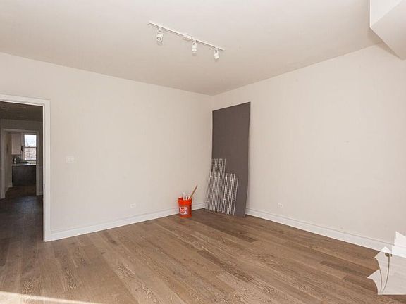 4th image of 2535 N California Ave #2JC