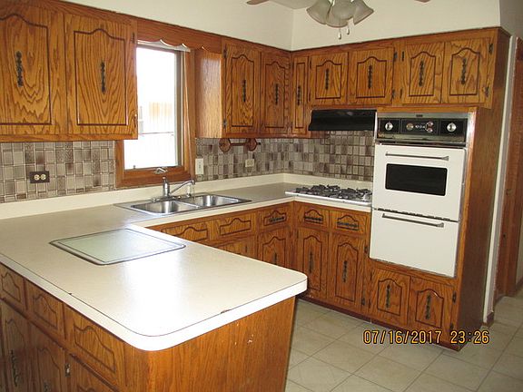 4th image of 10622 S 82nd Ct