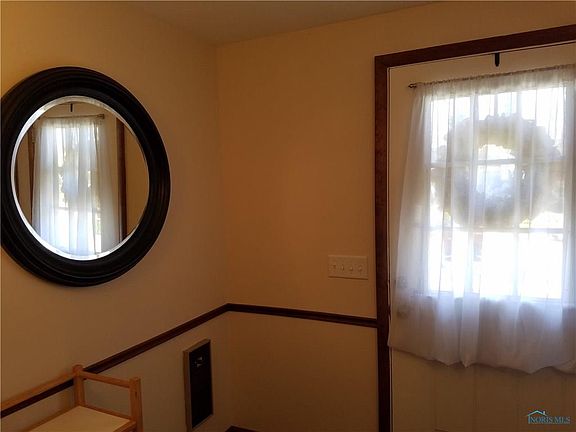 3rd image of 280 Edgewood Dr