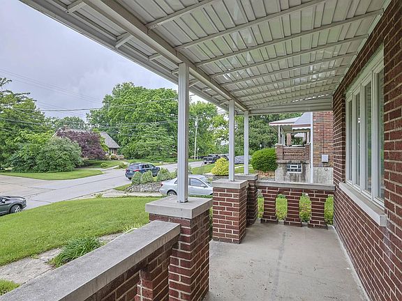 3rd image of 424 Forest Ave