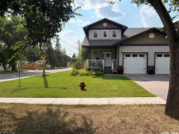 715 Centre STREET, Shaunavon, SK S0N 2M0
