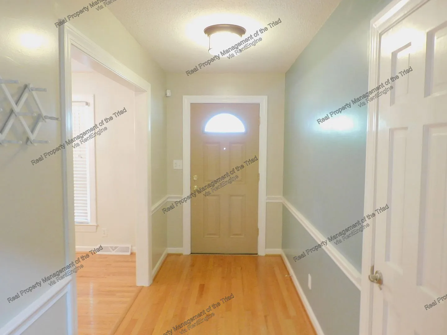3 bed, 2.5 bath, 1798 sqft, $1,950 — Photo 2
