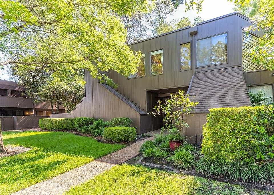1st image of 356 Litchfield Ln #18