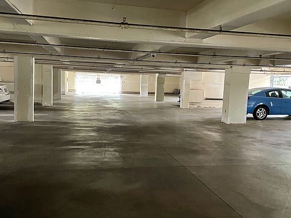5th image of 129 S Olive St #1