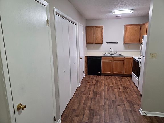 4th image of 107 Angela Cir #107