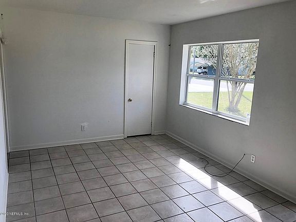 3rd image of 5241 Helm Ave