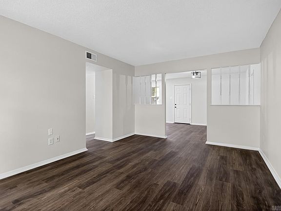 5th image of 28 Greenhaven Pl
