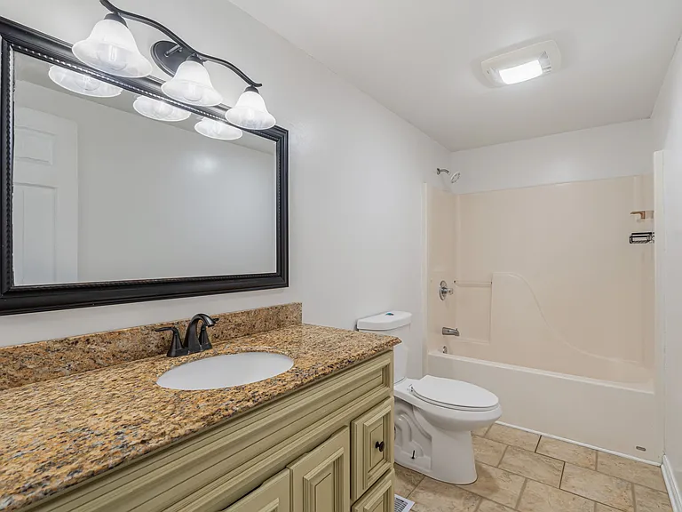 1229 Everett Rd — Photo 22