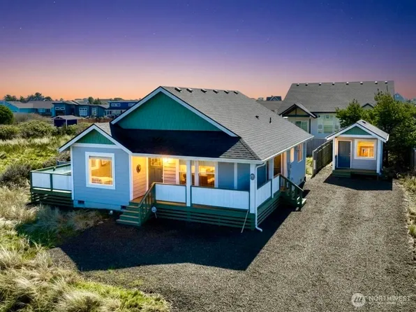 419 N Portal Loop SW, Ocean Shores, WA 98569