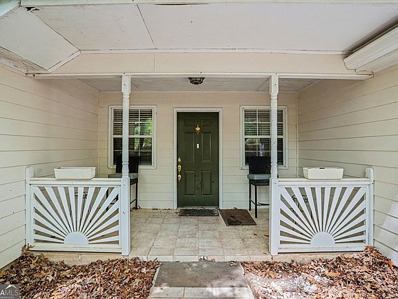 4th image of 490 Forest Rd