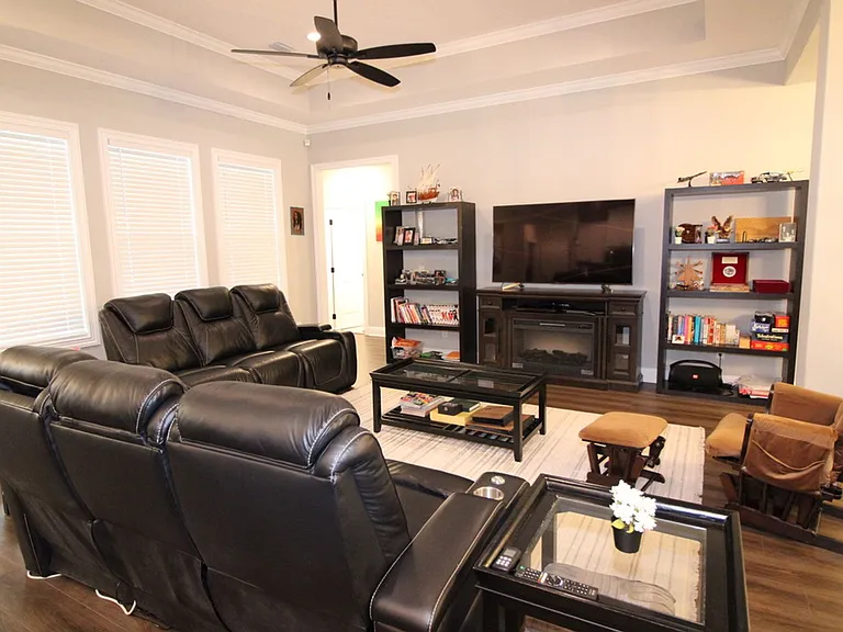28 Redington Dr — Photo 3