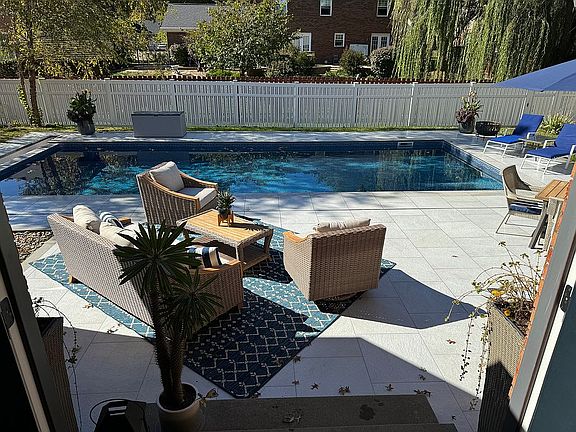 4th image of 6131 Knight Dr