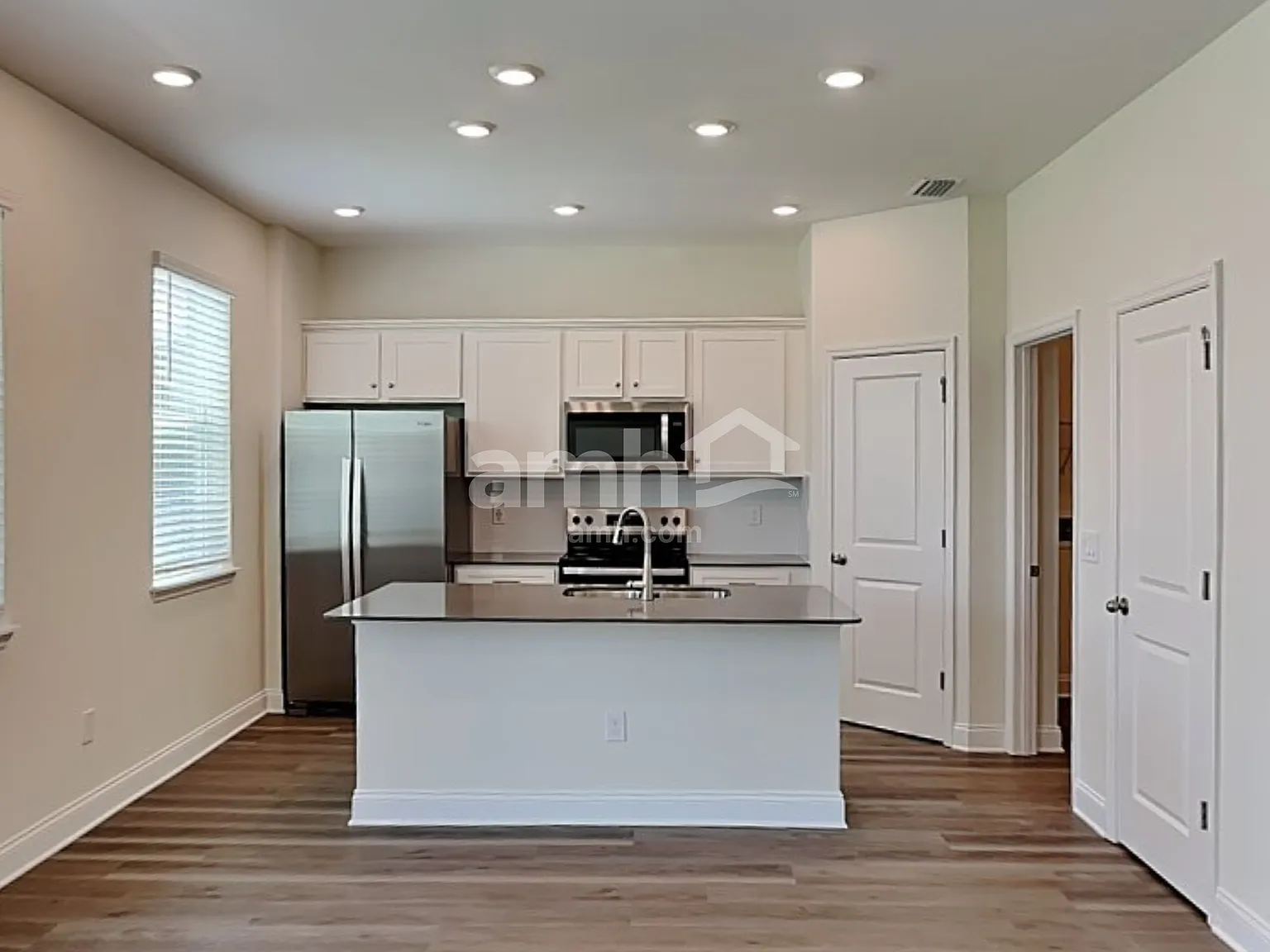 3 bed, 2.5 bath, 1685 sqft, $2,210 — Photo 3
