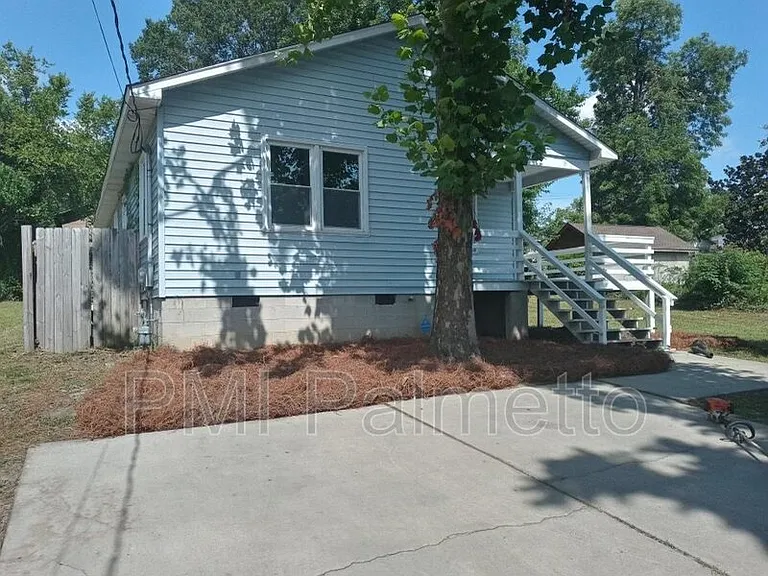 1016 Walnut St — Photo 3