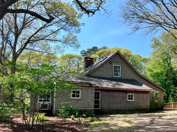 225 Lamberts Cove Rd, West Tisbury, MA 02575