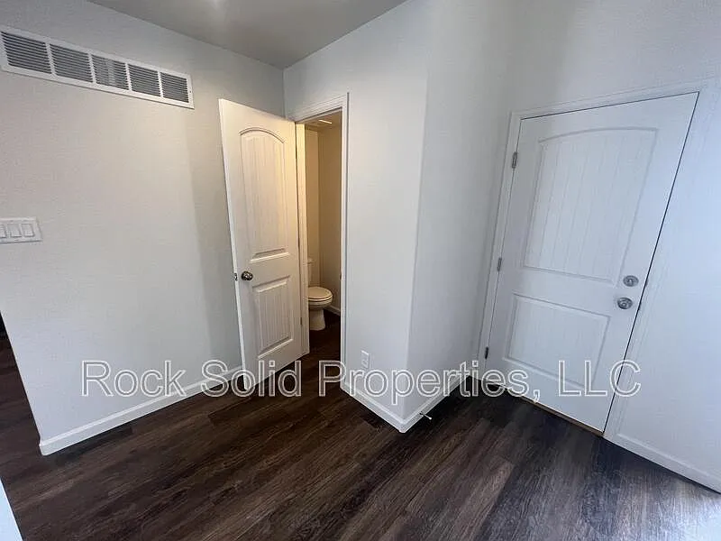3 bed, 2.5 bath, 1568 sqft, $2,250 — Photo 4