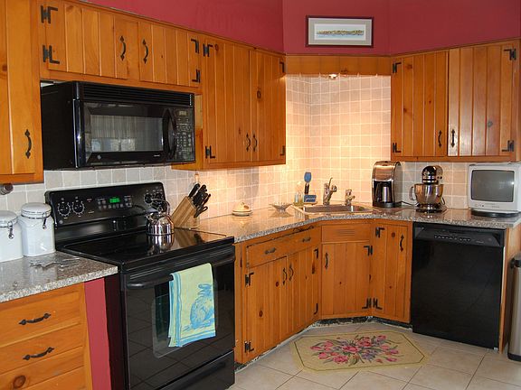 Kitchen, updated granite countertops, appliances and tile