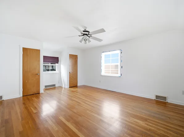 4437 Groveland Rd, University Heights, OH 44118