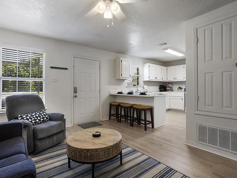 233 Palmetto Ln #B — Photo 19