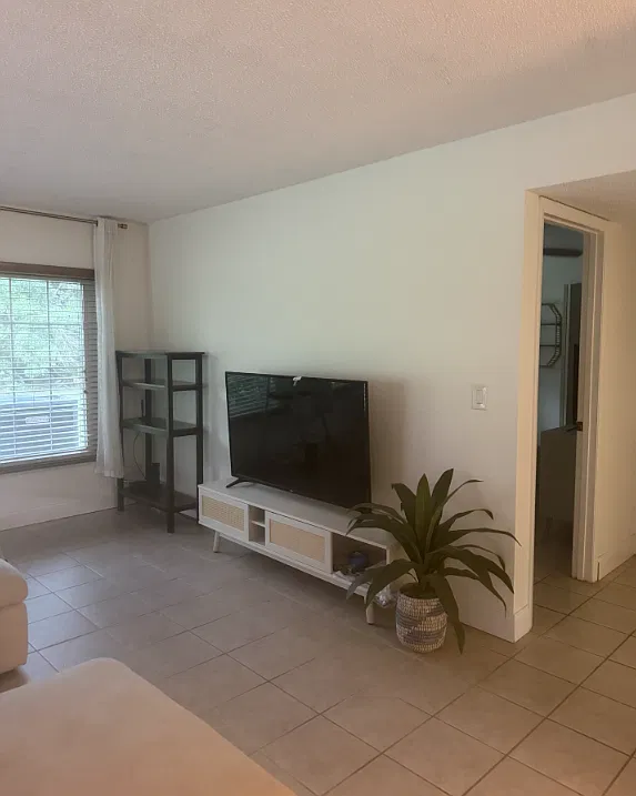 2 bed, 1030 sqft, $2,400 — Photo 3