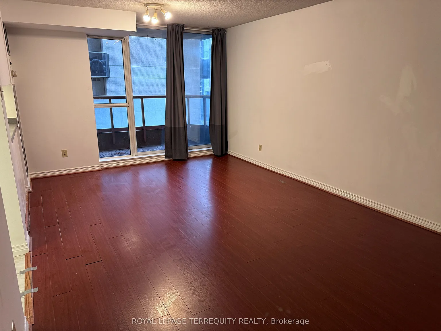 Studio, $1,900 — Photo 1