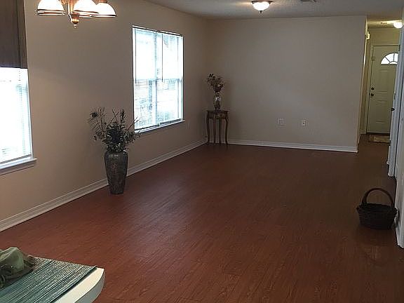 3rd image of 209 Wildflower Ln