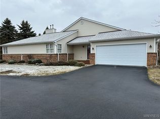 81 Hastings Dr, Orchard Park, NY 14127