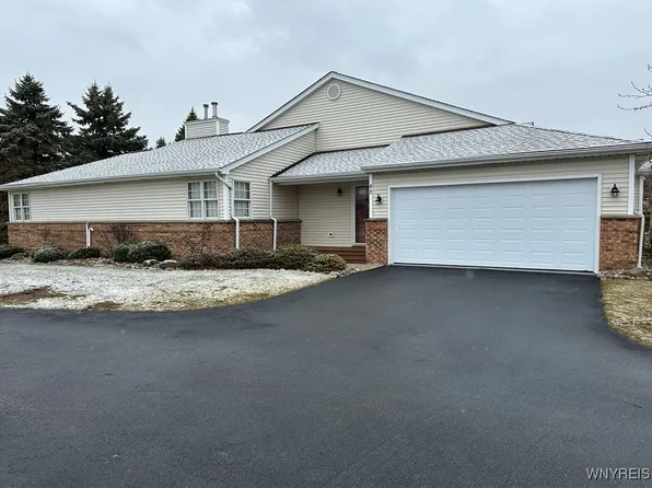 81 Hastings Dr, Orchard Park, NY 14127